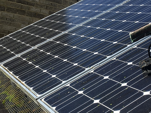 solar panel cleaning Swindon