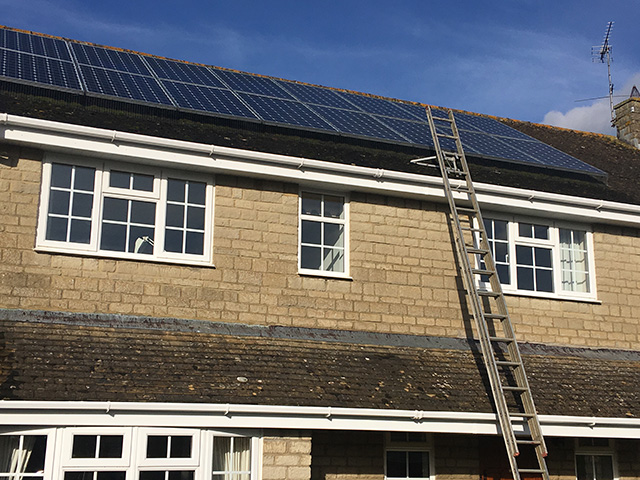 solar panel cleaning Swindon