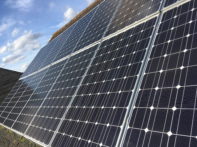 solar panel cleaning Swindon