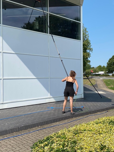 Pure Water with the latest water-fed pole equipment for window cleaning for tall businesses in swindon Pure Water with the latest water-fed pole equipment for window cleaning for tall businesses in swindon