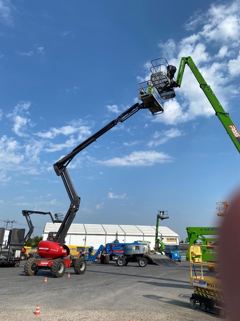 Cherry Picker used for window cleaning for tall businesses in swindon