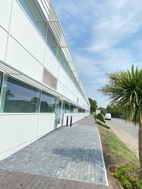 window cleaning for large business building in swindon window cleaning for large business building in swindon