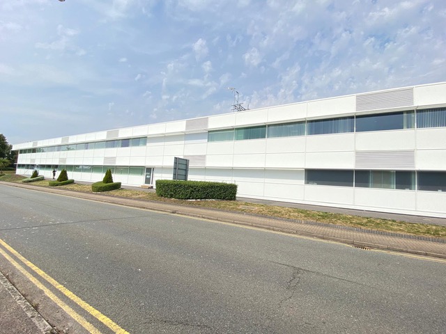 window cleaning for large business building in swindon window cleaning for large business building in swindon