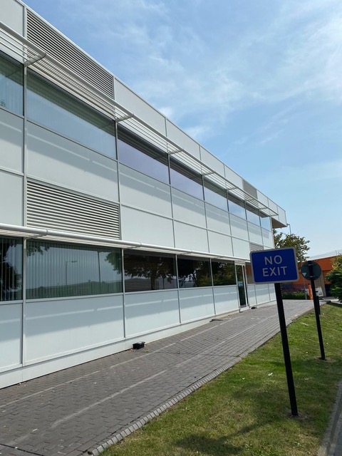 window-cleaning-businesses-swindon window cleaning for large business building in swindon