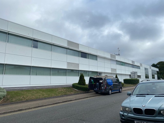 window-cleaning-tall-business-swindon